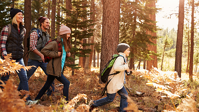 Family is hiking after using toothpaste without microbeads